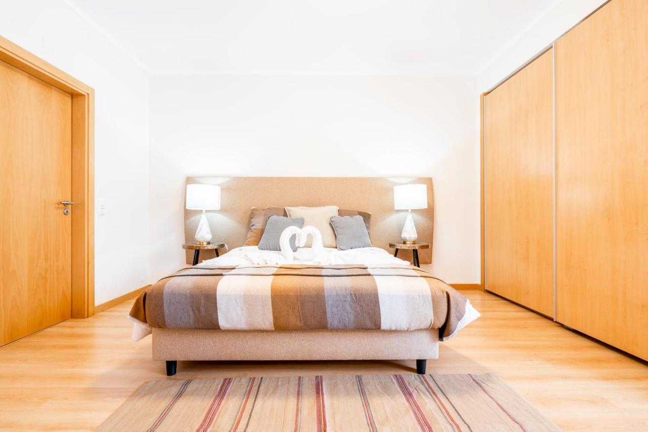 Oceanfront: Luxury Spectacular Sea Views And Pool Apartman Olhão Kültér fotó